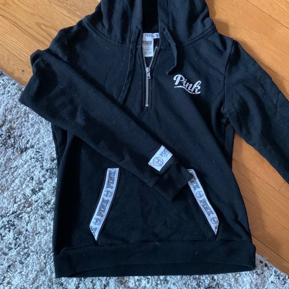 Black sweatshirt